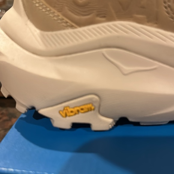 HOKA unisex KAHA 2 LOW GTX Gore-Tex Shifting Sand Eggnog Shoe - Picture 4 of 16